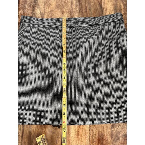 Gap Women's Gray Black Herringbone Pattern Mini Skirt Size 8 - Picture 2 of 6